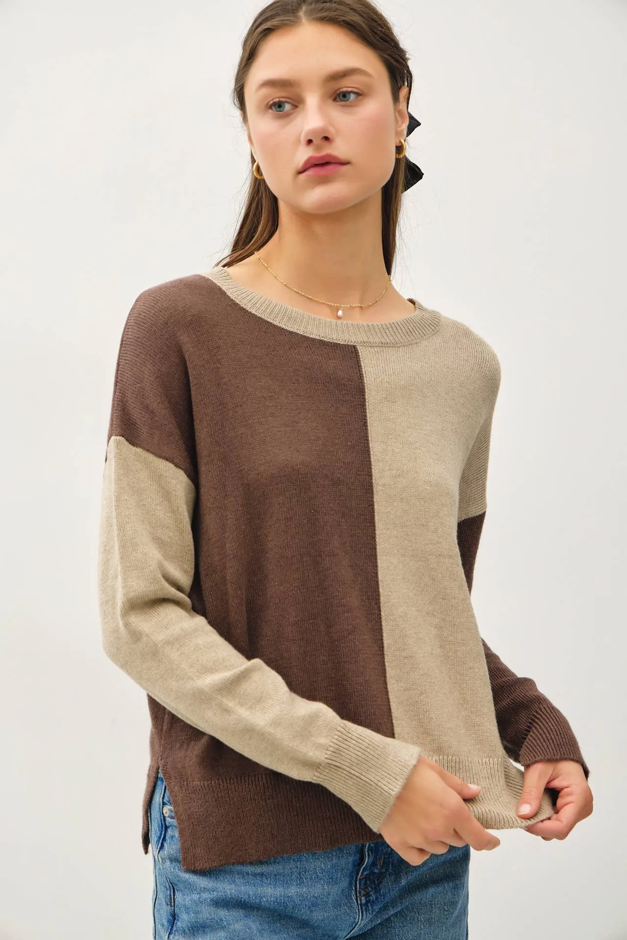 COLOR BLOCKED BASIC ROUND NECK SWEATER