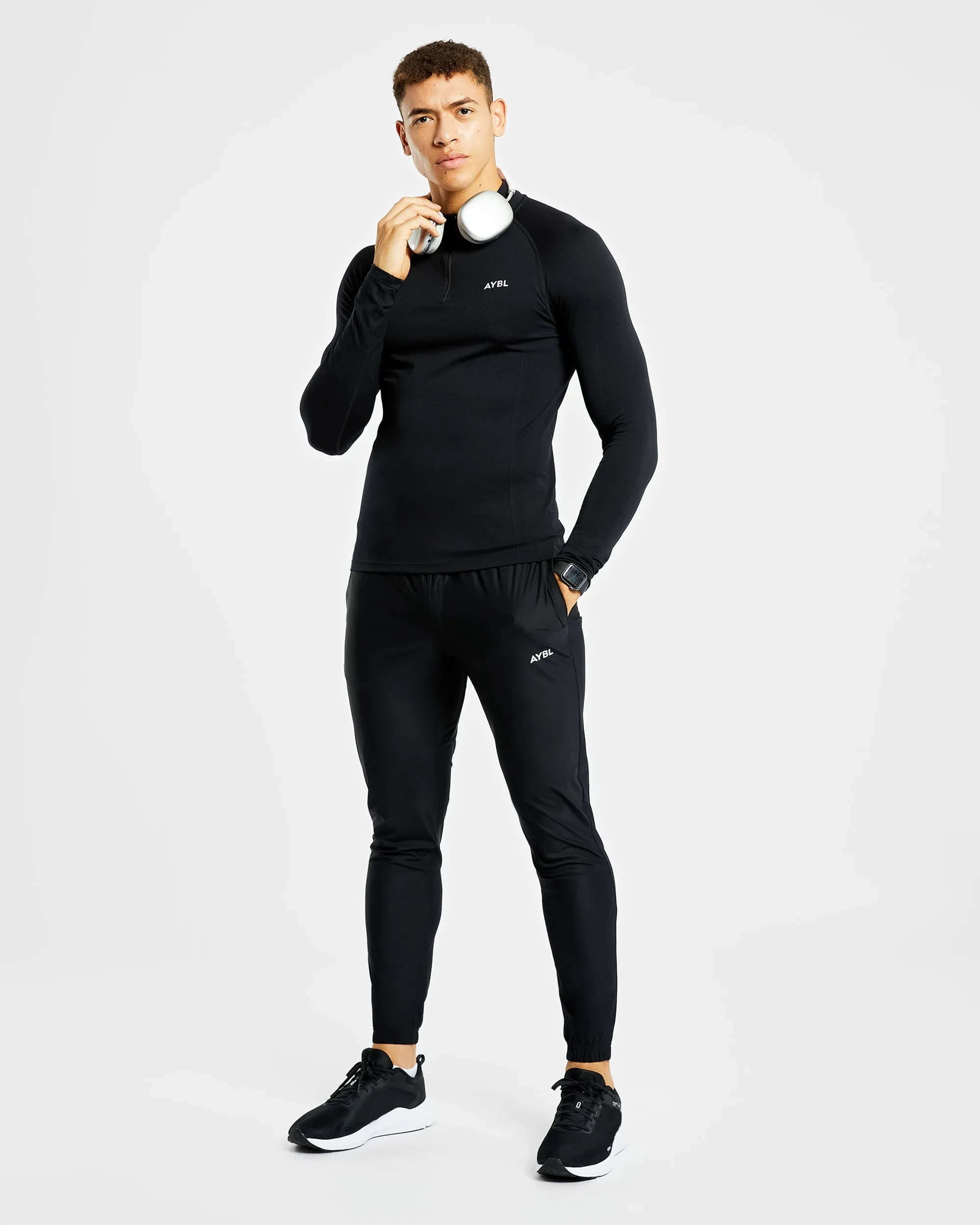 Essential Seamless 1/4 Zip Pullover - Black