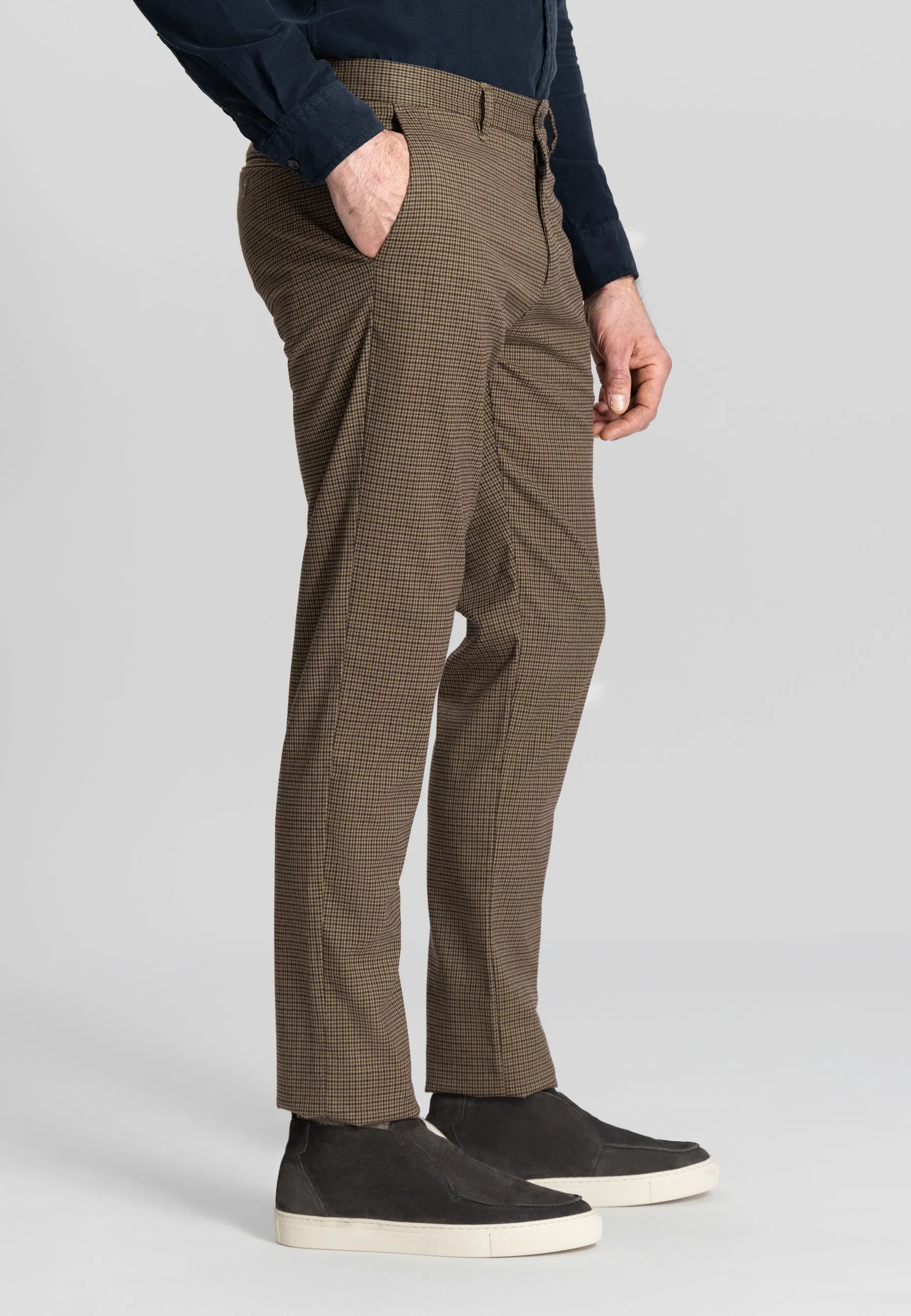 Fonda Check Chino: Oak