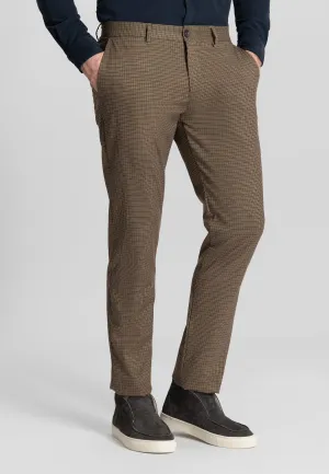 Fonda Check Chino: Oak