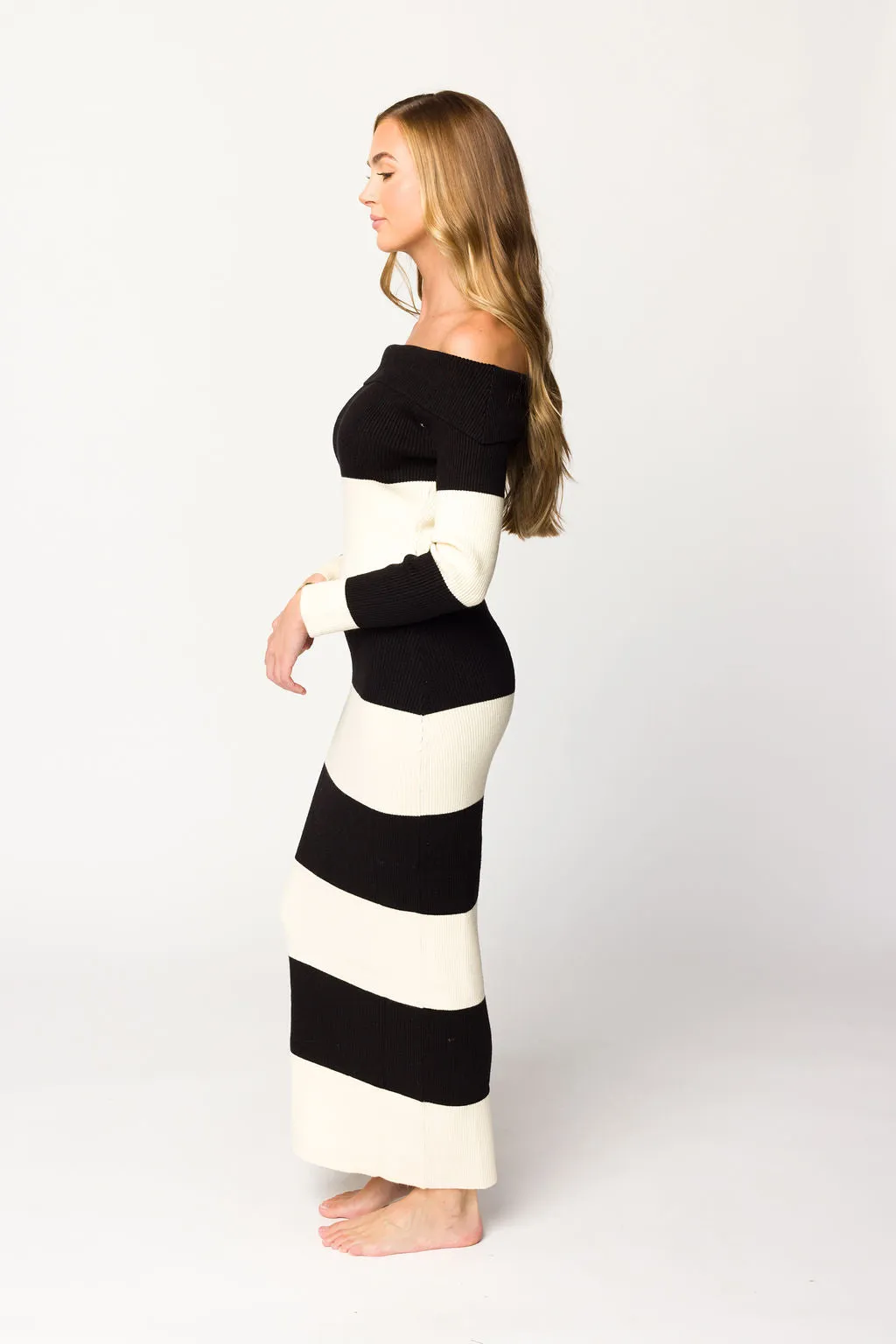 Rowan Off-the-Shoulder Sweater Knit Maxi Dress in Black/Cream